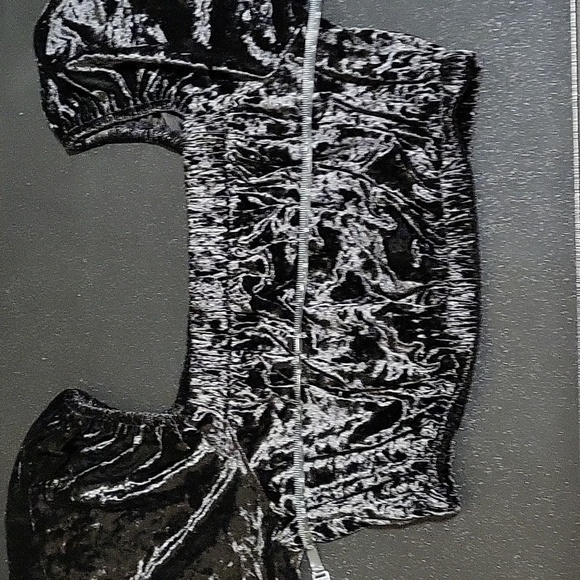 Zara Black Crushed Velvet Long Sleeve On or Off The Shoulder Crop Top - Size XS - Picture 8 of 8